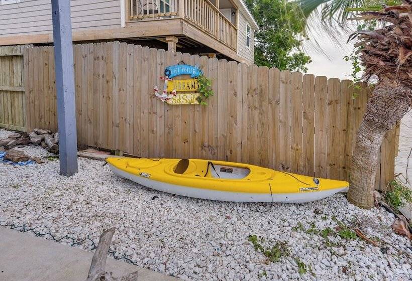 Canal Front Freeport Home ~ 4 Mi To Surfside Beach