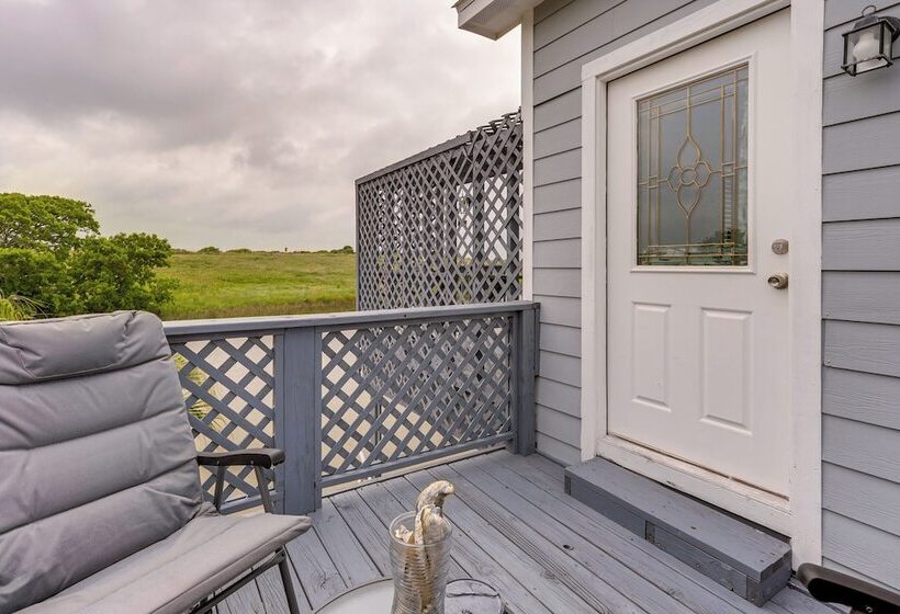 Canal Front Freeport Home ~ 4 Mi To Surfside Beach