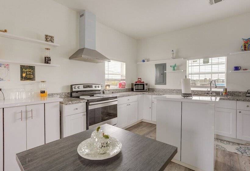 Canal Front Freeport Home ~ 4 Mi To Surfside Beach