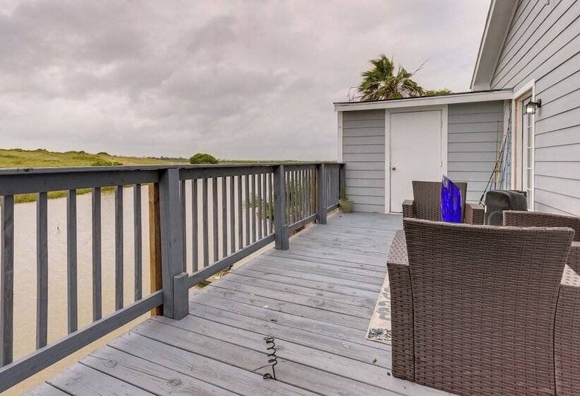 Canal Front Freeport Home ~ 4 Mi To Surfside Beach