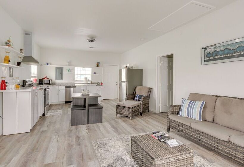 Canal Front Freeport Home ~ 4 Mi To Surfside Beach