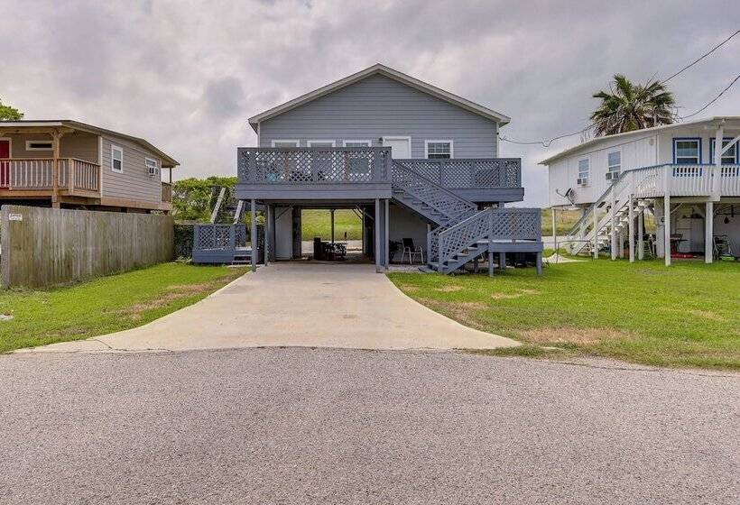 Canal Front Freeport Home ~ 4 Mi To Surfside Beach