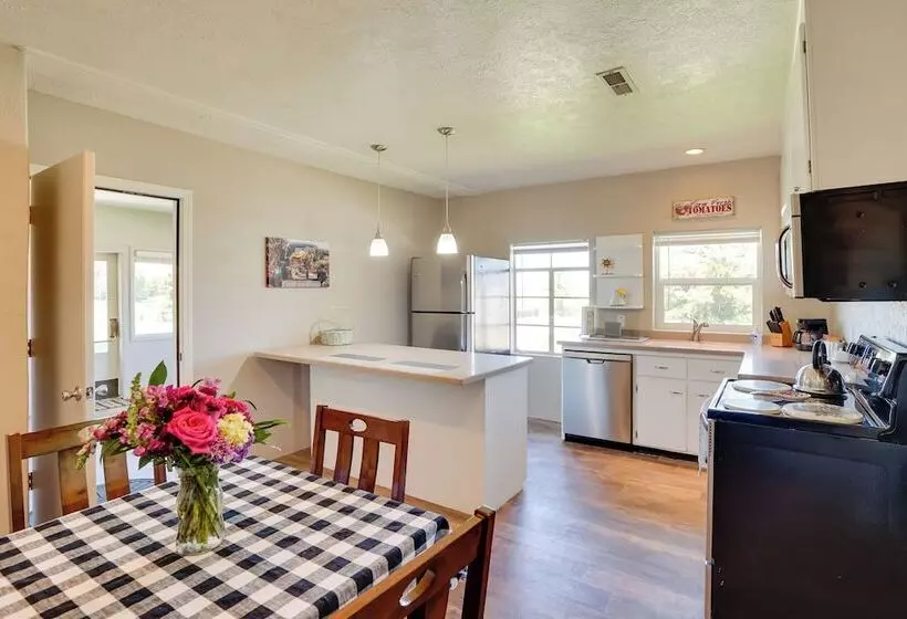 Charming Emmett Home W/ Patio   14 Mi To Reservoir