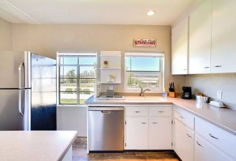 Charming Emmett Home W/ Patio   14 Mi To Reservoir