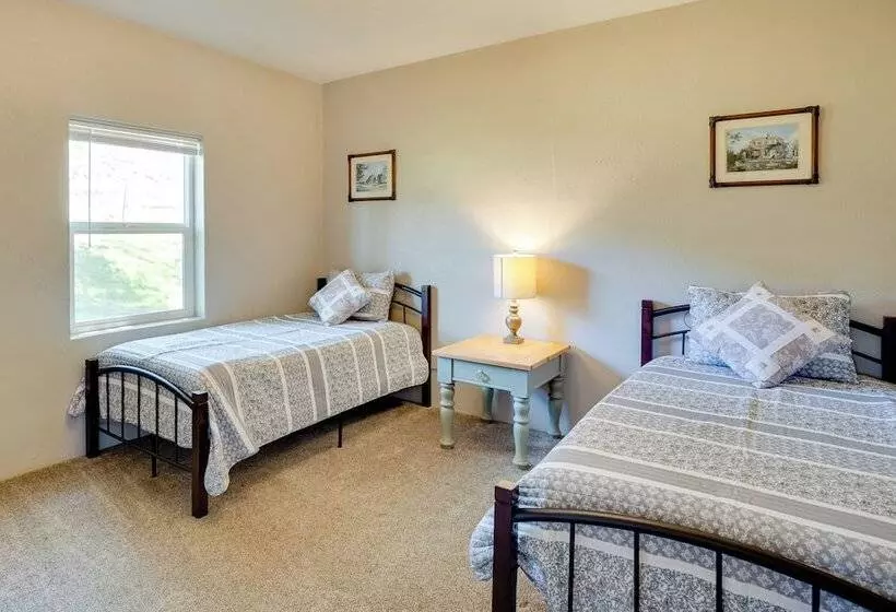 Charming Emmett Home W/ Patio   14 Mi To Reservoir