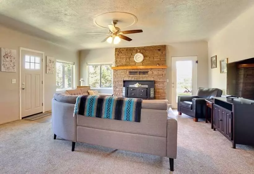 Charming Emmett Home W/ Patio   14 Mi To Reservoir