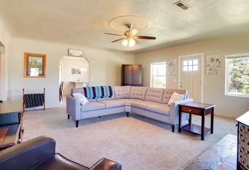 Charming Emmett Home W/ Patio   14 Mi To Reservoir