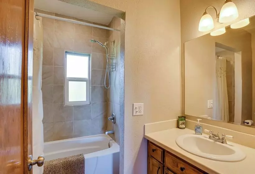 Charming Emmett Home W/ Patio   14 Mi To Reservoir