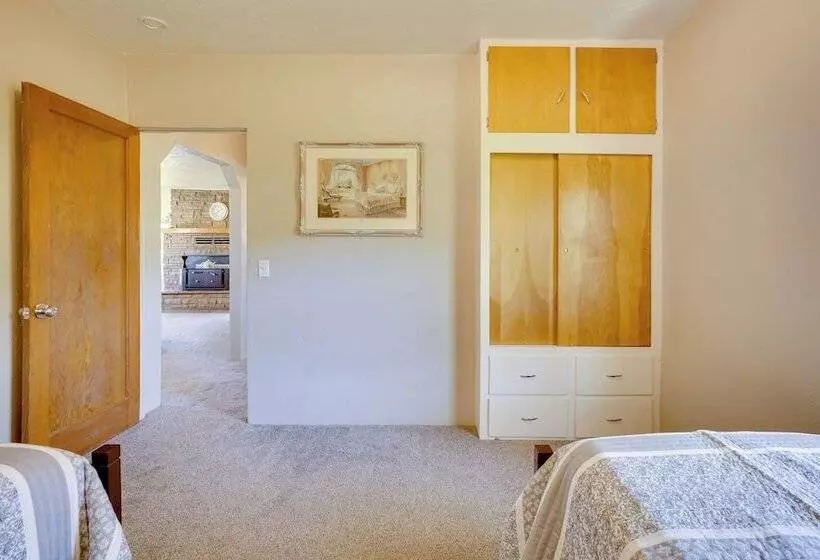 Charming Emmett Home W/ Patio   14 Mi To Reservoir