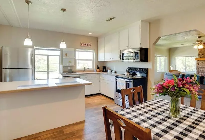 Charming Emmett Home W/ Patio   14 Mi To Reservoir