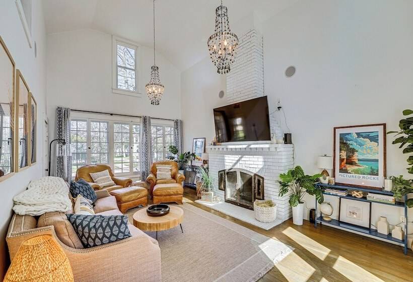 Charming Pentwater Home < 1 Mi To Lake Michigan!