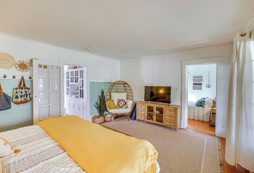 Charming Pentwater Home < 1 Mi To Lake Michigan!