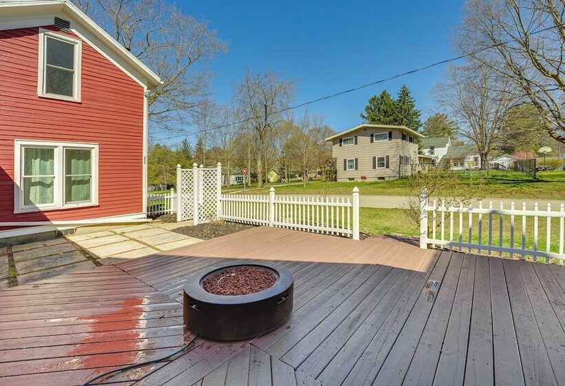 Charming Pentwater Home < 1 Mi To Lake Michigan!