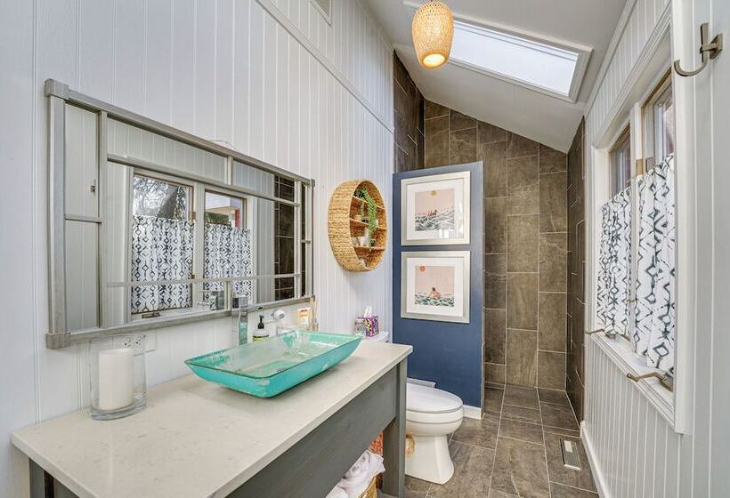 Charming Pentwater Home < 1 Mi To Lake Michigan!