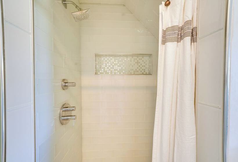 Charming Pentwater Home < 1 Mi To Lake Michigan!