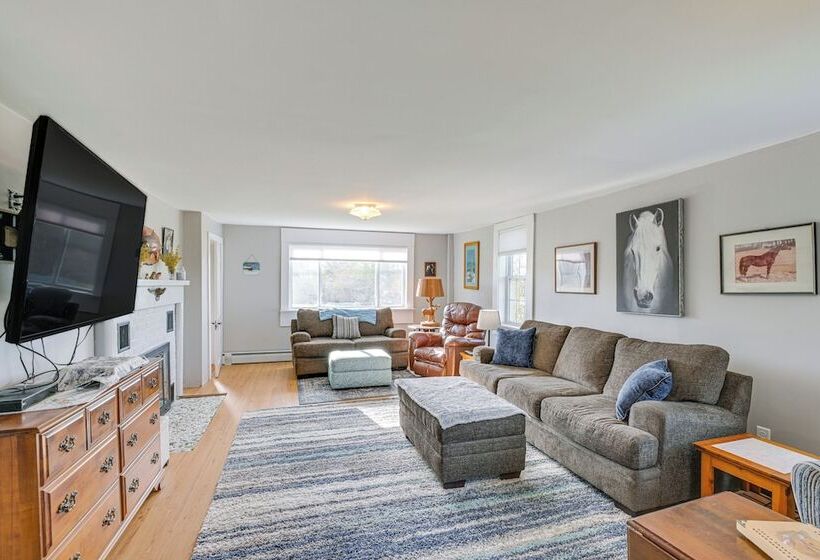 Cherryfield Home W/ Decks On Historic Horse Farm