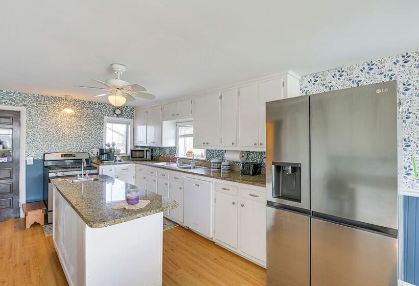 Cherryfield Home W/ Decks On Historic Horse Farm