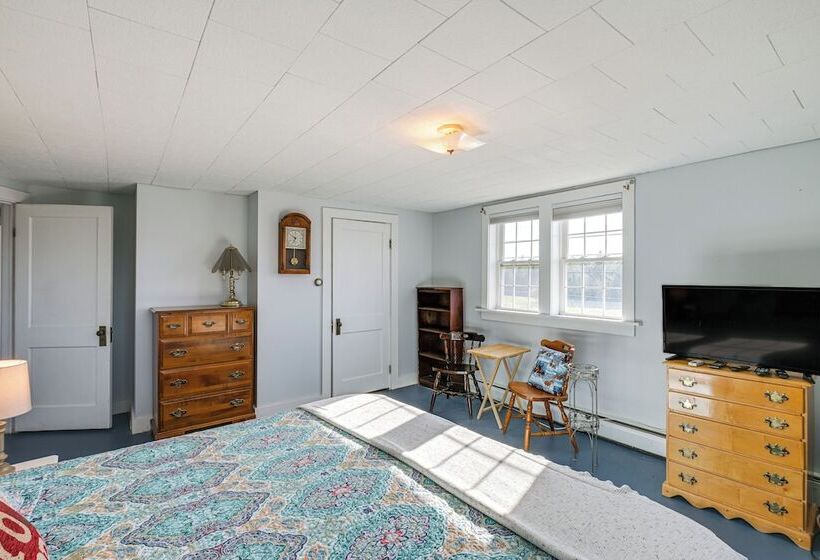 Cherryfield Home W/ Decks On Historic Horse Farm