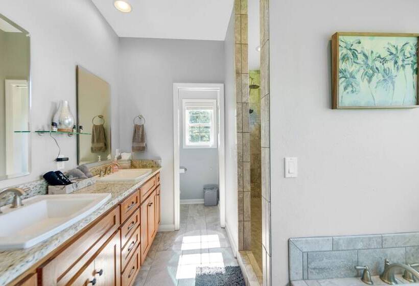 Family Friendly Abbeville Home W/ Fire Pit & Games