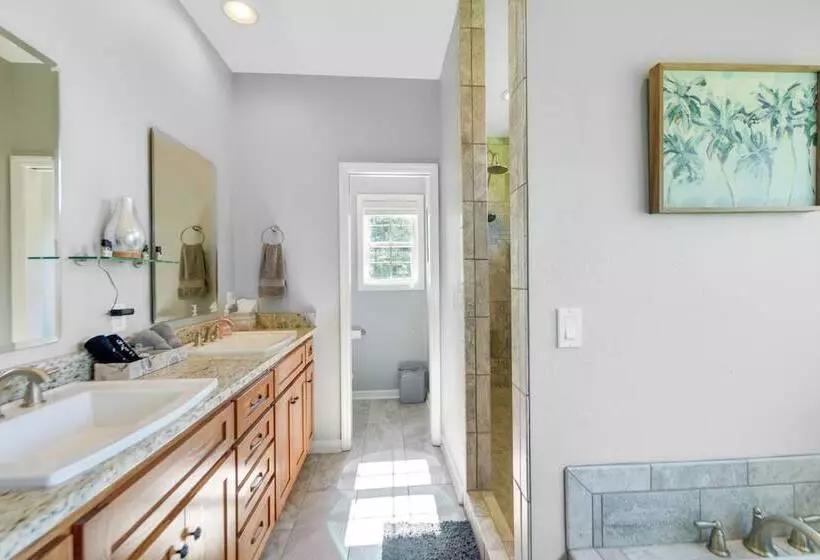 Family Friendly Abbeville Home W/ Fire Pit & Games