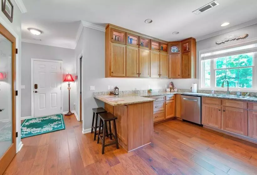 Family Friendly Abbeville Home W/ Fire Pit & Games