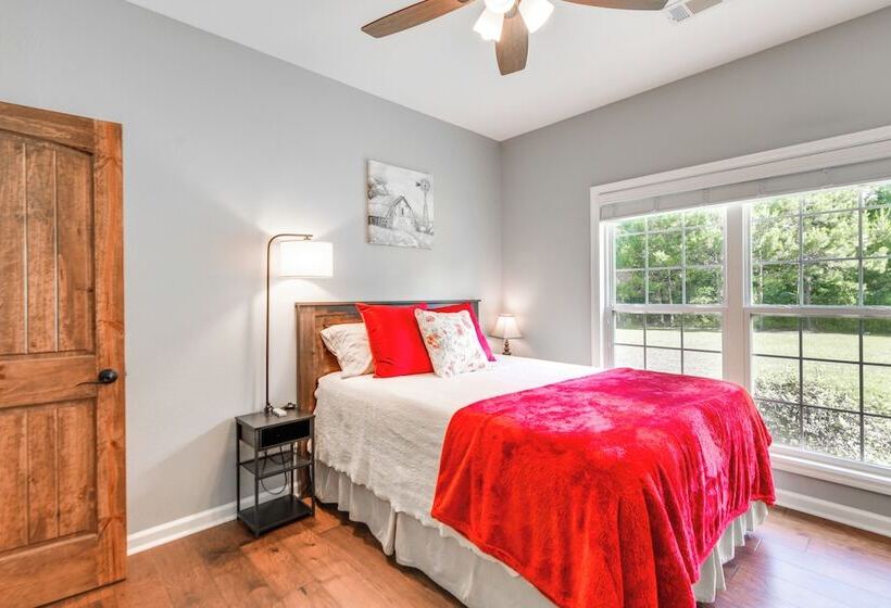 Family Friendly Abbeville Home W/ Fire Pit & Games