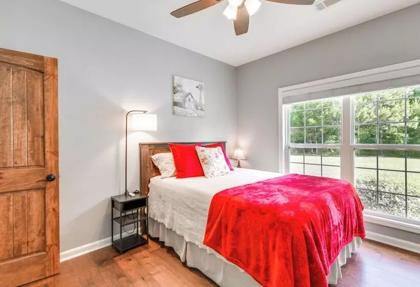 Family Friendly Abbeville Home W/ Fire Pit & Games