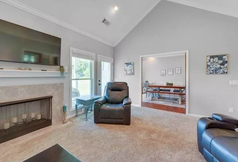 Family Friendly Abbeville Home W/ Fire Pit & Games