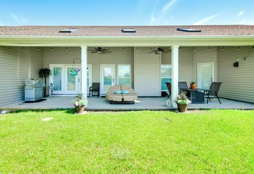 Family Friendly Abbeville Home W/ Fire Pit & Games