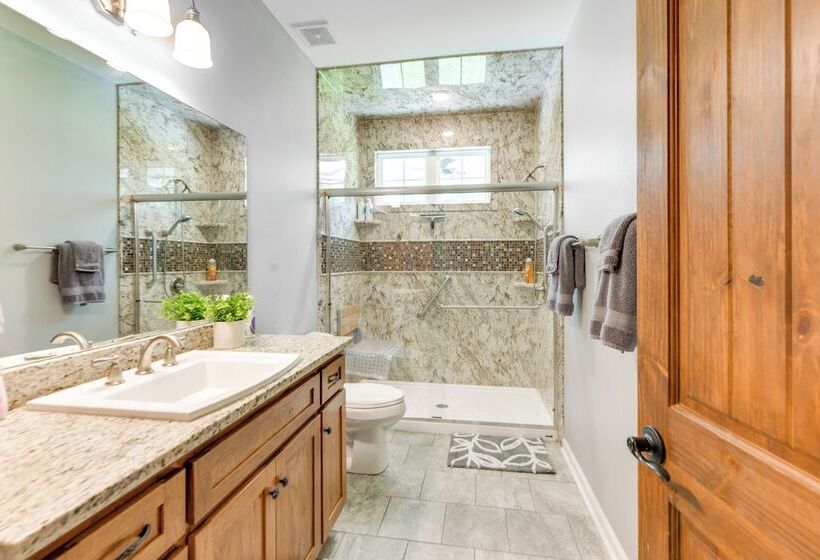 Family Friendly Abbeville Home W/ Fire Pit & Games