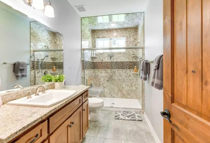 Family Friendly Abbeville Home W/ Fire Pit & Games