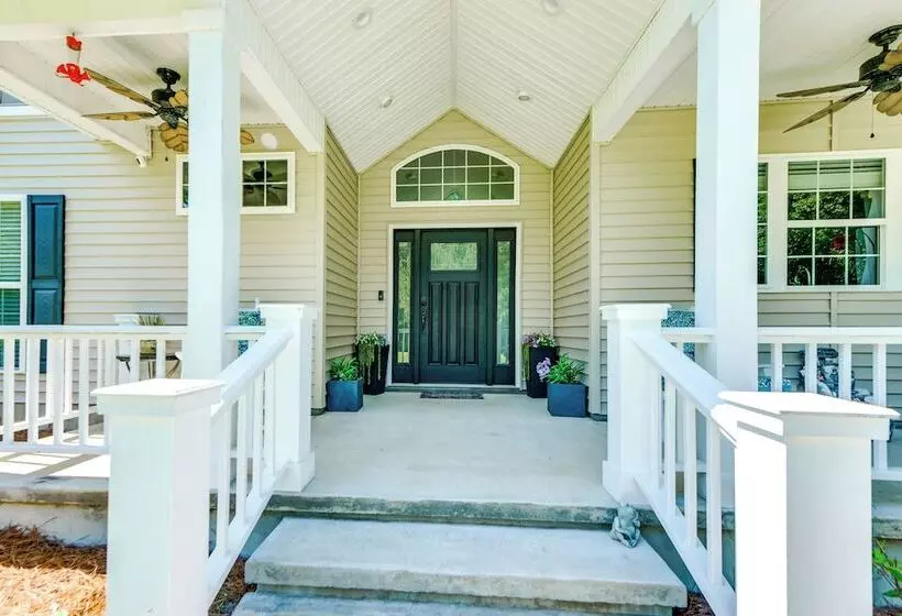 Family Friendly Abbeville Home W/ Fire Pit & Games