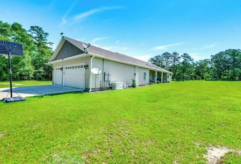 Family Friendly Abbeville Home W/ Fire Pit & Games