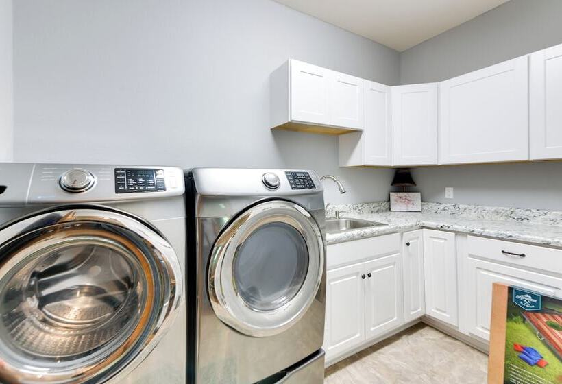 Family Friendly Abbeville Home W/ Fire Pit & Games