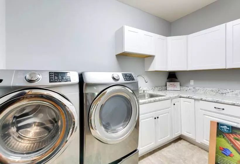 Family Friendly Abbeville Home W/ Fire Pit & Games