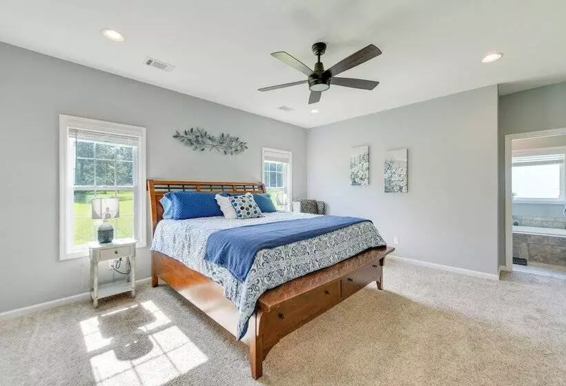 Family Friendly Abbeville Home W/ Fire Pit & Games