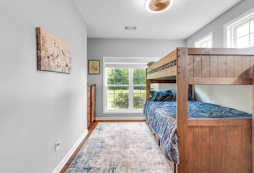 Family Friendly Abbeville Home W/ Fire Pit & Games