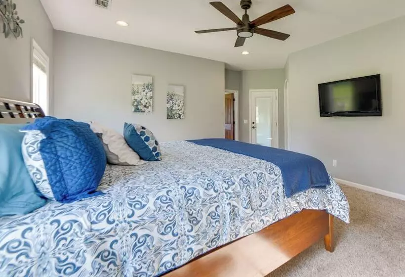 Family Friendly Abbeville Home W/ Fire Pit & Games