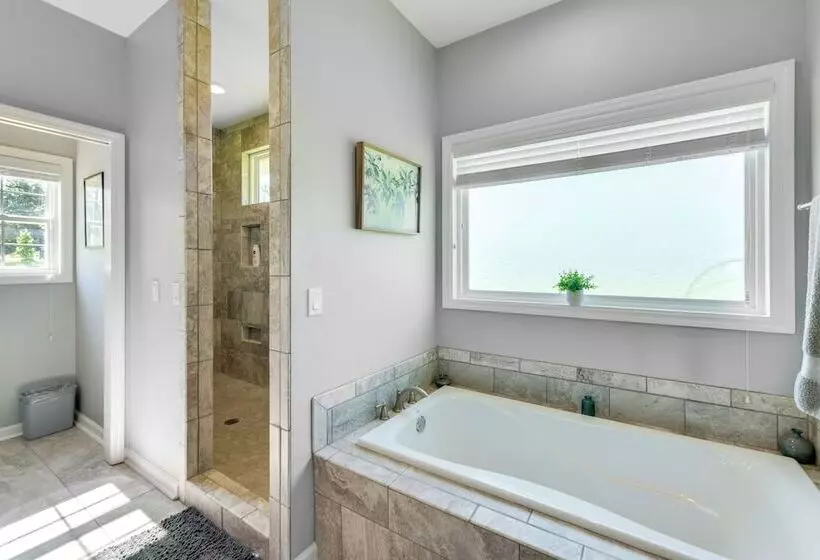 Family Friendly Abbeville Home W/ Fire Pit & Games