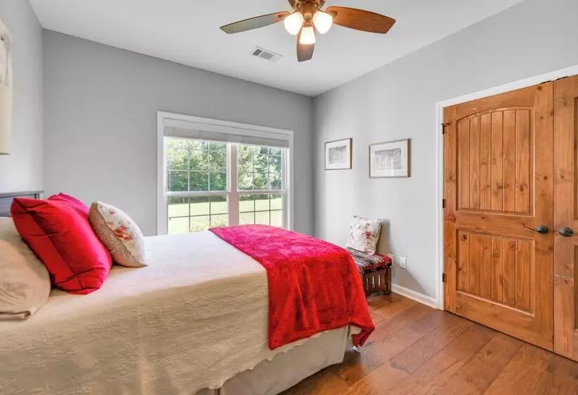 Family Friendly Abbeville Home W/ Fire Pit & Games