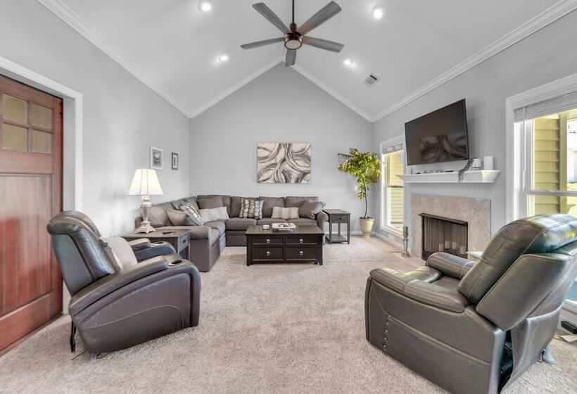 Family Friendly Abbeville Home W/ Fire Pit & Games