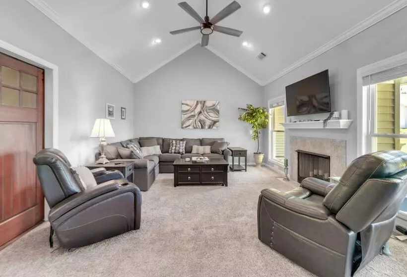 Family Friendly Abbeville Home W/ Fire Pit & Games