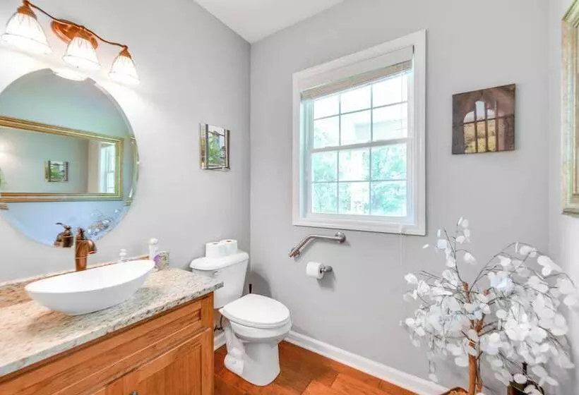 Family Friendly Abbeville Home W/ Fire Pit & Games