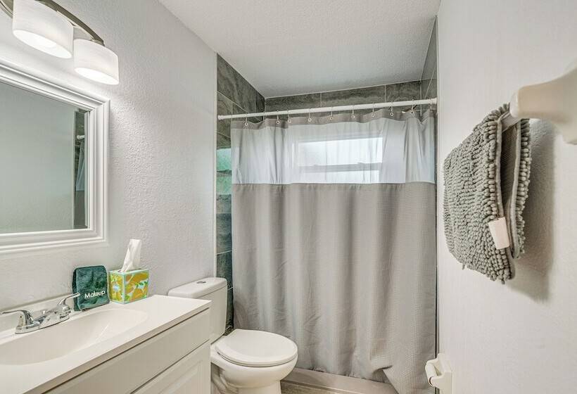 13 Mi To Hudson Beach: Spring Hill Home W/ Lanai