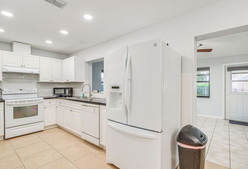 13 Mi To Hudson Beach: Spring Hill Home W/ Lanai