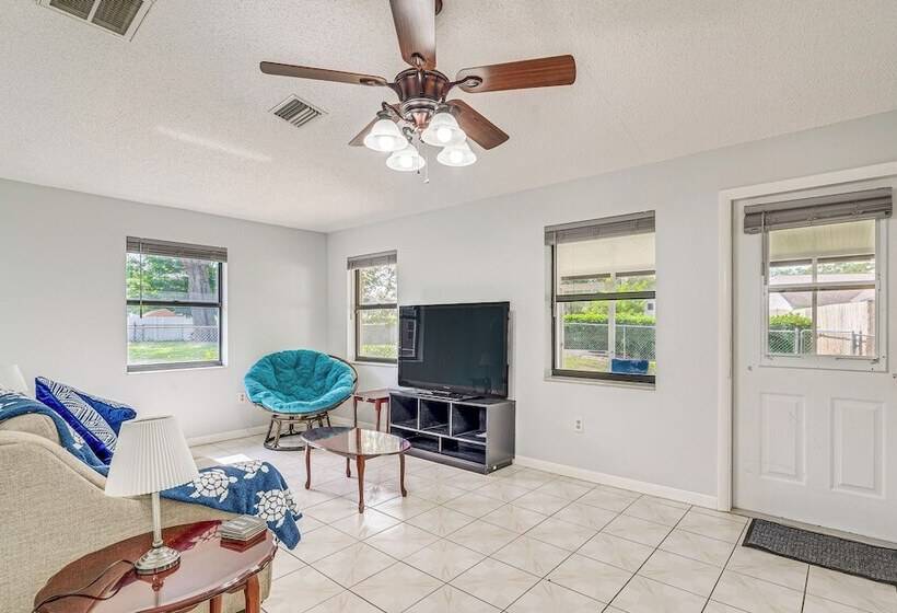 13 Mi To Hudson Beach: Spring Hill Home W/ Lanai