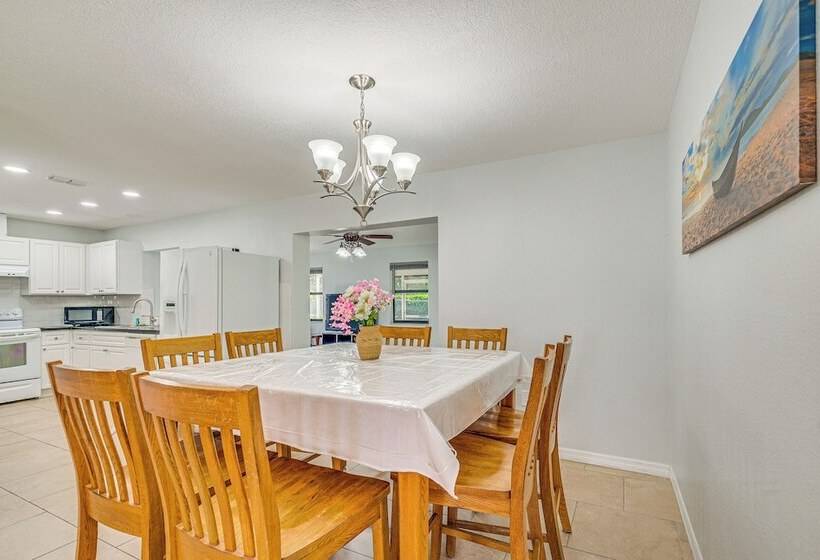 13 Mi To Hudson Beach: Spring Hill Home W/ Lanai