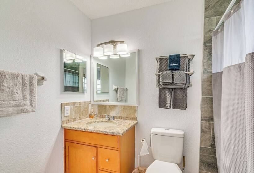 13 Mi To Hudson Beach: Spring Hill Home W/ Lanai