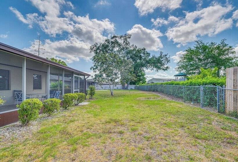 13 Mi To Hudson Beach: Spring Hill Home W/ Lanai