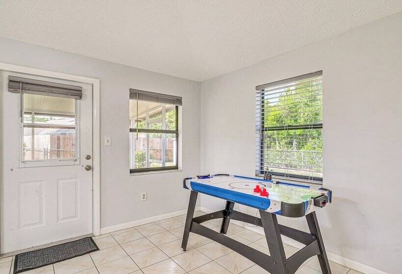 13 Mi To Hudson Beach: Spring Hill Home W/ Lanai